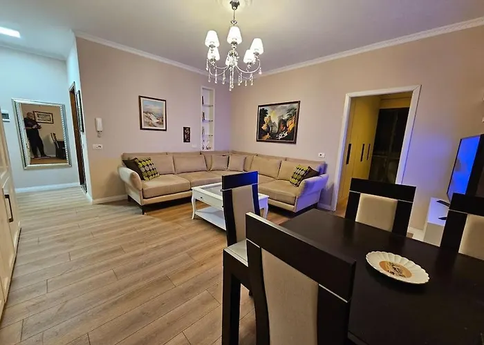 With Balcony 2 Lägenhet